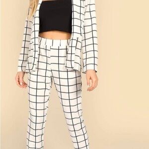 🌿 White Pant Suit with Black Checkered Pattern